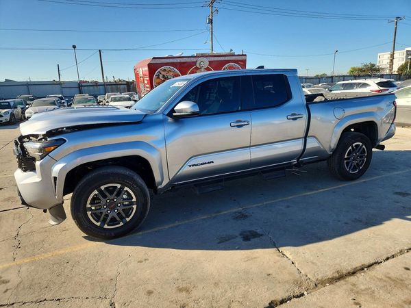 2024 TOYOTA TACOMA — Front 3/4
