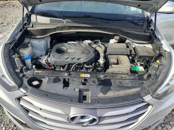 2017 HYUNDAI SANTA FE — Engine bay