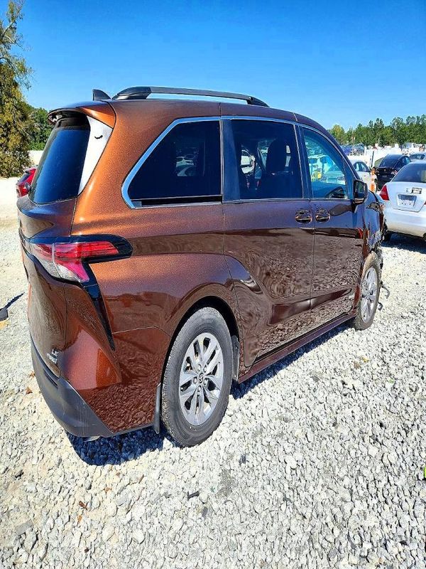 2021 TOYOTA SIENNA LE Plus Package — PSRA