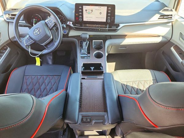 2021 TOYOTA SIENNA LE Plus Package — CKPT