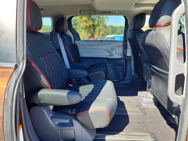 2021 TOYOTA SIENNA LE Plus Package — PSRS