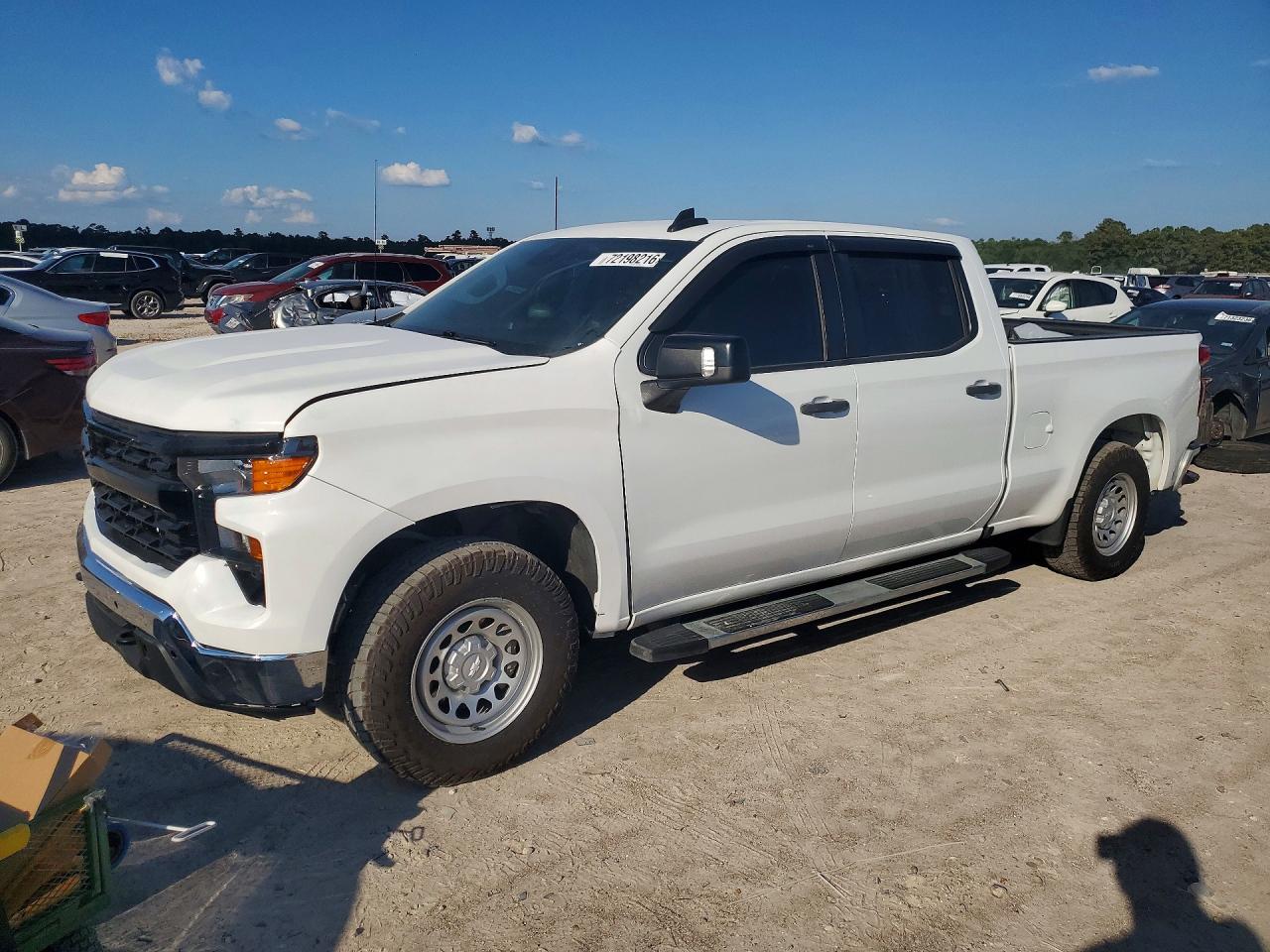 2024 CHEVROLET SILVERADO — Front 3/4