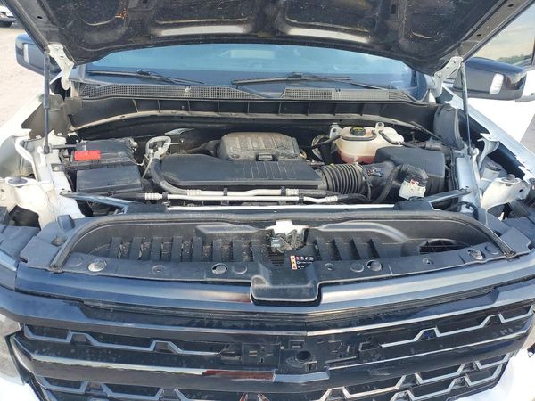 2024 CHEVROLET SILVERADO — Engine bay