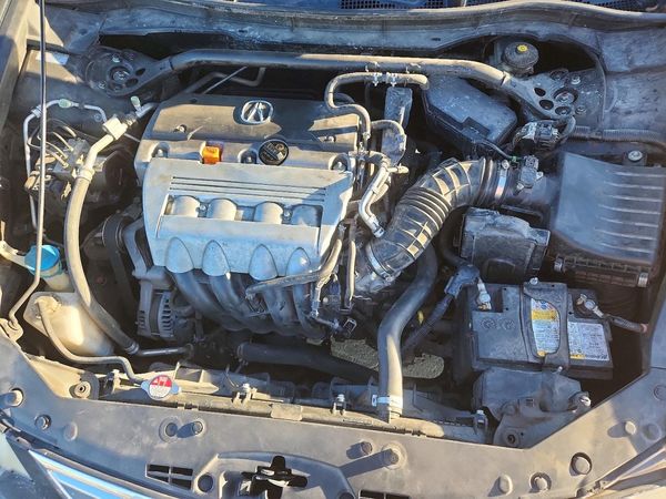2012 ACURA TSX Tech — Engine bay