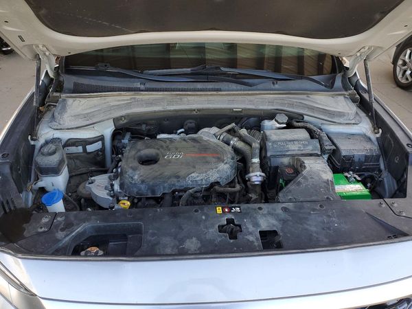 2020 HYUNDAI SANTA FE SEL — Engine bay