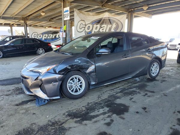 2016 TOYOTA PRIUS — DSFA — Front 3/4