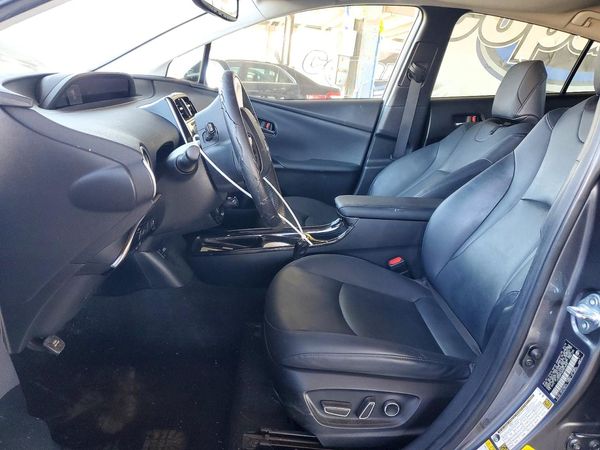 2016 TOYOTA PRIUS — DENT
