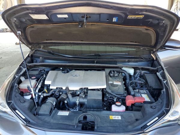 2016 TOYOTA PRIUS — Engine bay