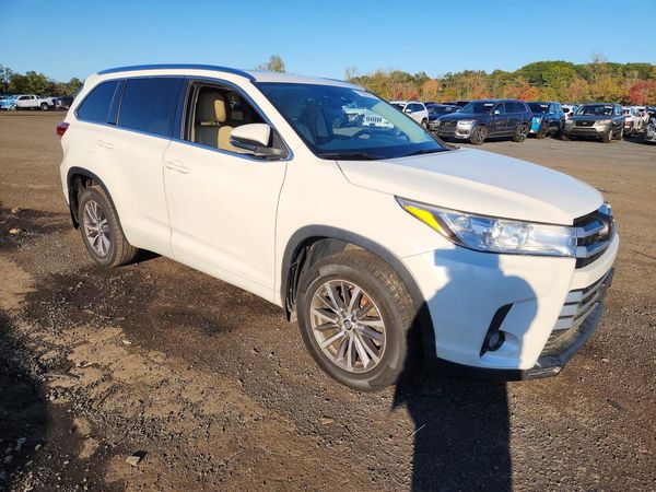 2018 TOYOTA HIGHLANDER SE/XLE — Passenger 3/4