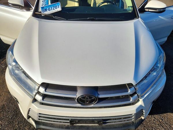 2018 TOYOTA HIGHLANDER SE/XLE — Engine bay