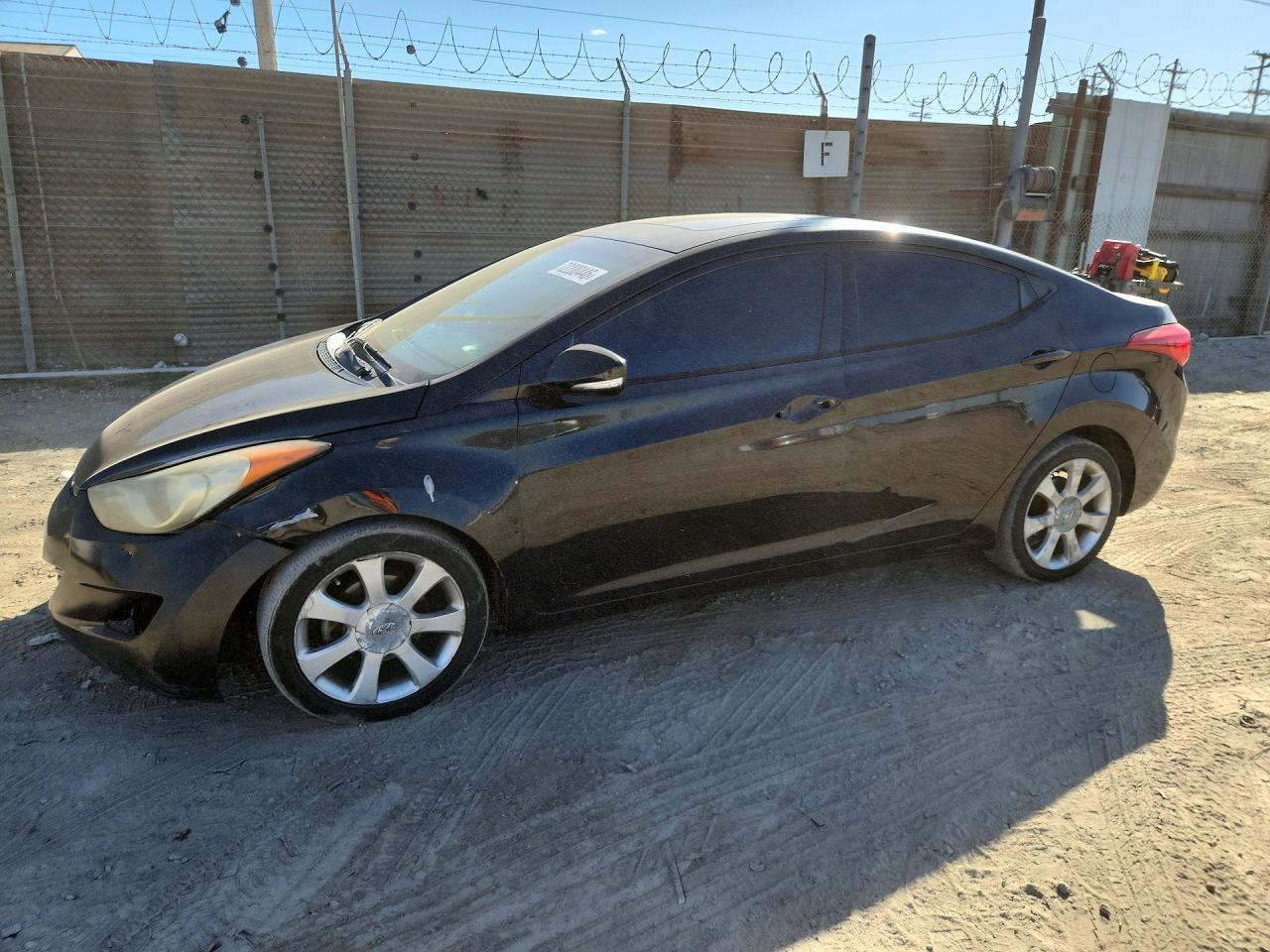 2013 HYUNDAI ELANTRA — Front 3/4