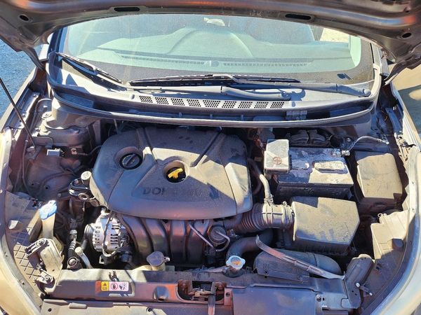2013 HYUNDAI ELANTRA — Engine bay