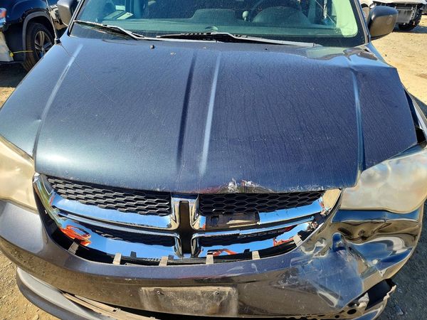 2013 DODGE GRAND CARAVAN SE — Engine bay