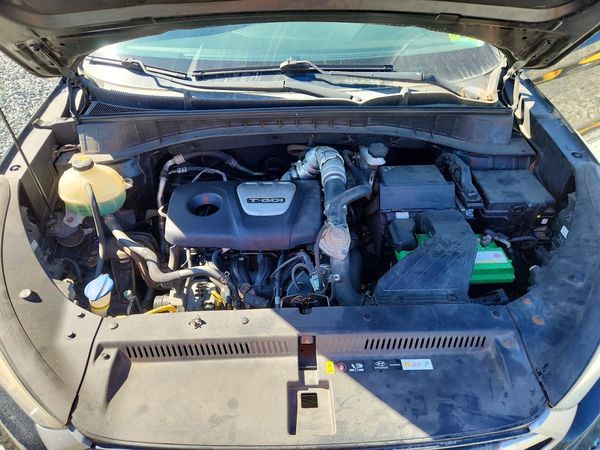 2017 HYUNDAI TUCSON — Engine bay