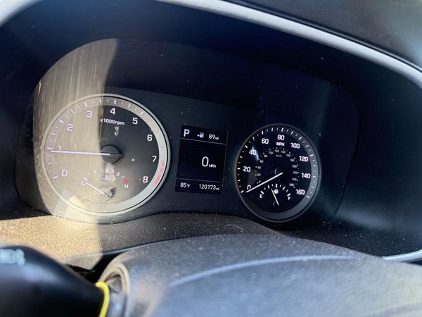 2020 HYUNDAI TUCSON SE