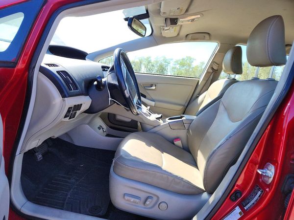 2012 TOYOTA PRIUS — DENT
