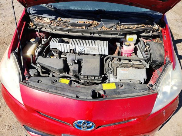 2012 TOYOTA PRIUS — Engine bay