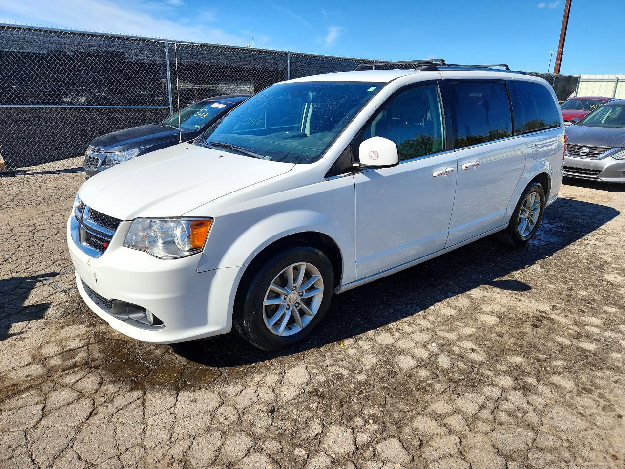 2019 DODGE GRAND CARAVAN SXT — Front 3/4