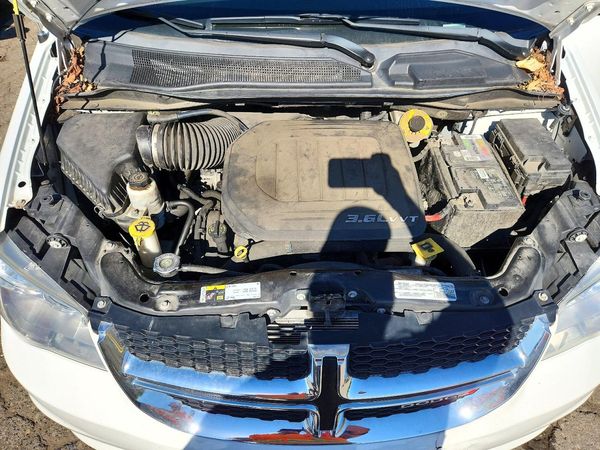 2019 DODGE GRAND CARAVAN SXT — Engine bay
