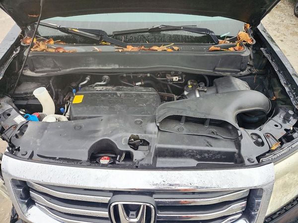 2012 HONDA PILOT EX-L — Engine bay
