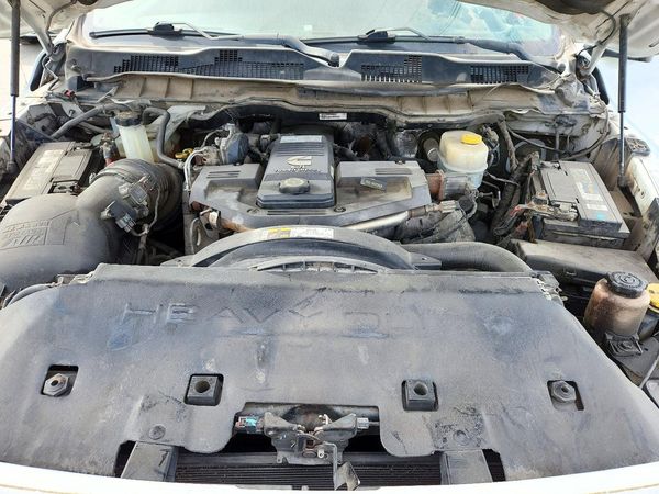 2017 RAM 2500 Laramie — Engine bay
