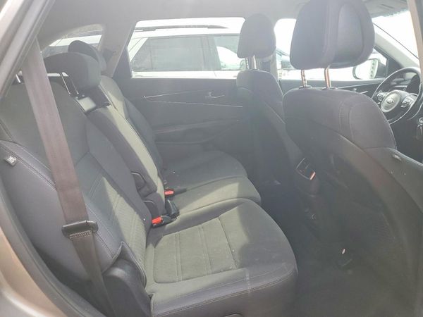 2016 KIA SORENTO L / LX