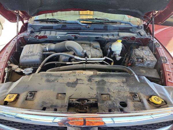 2014 RAM 1500 SLT — Engine bay