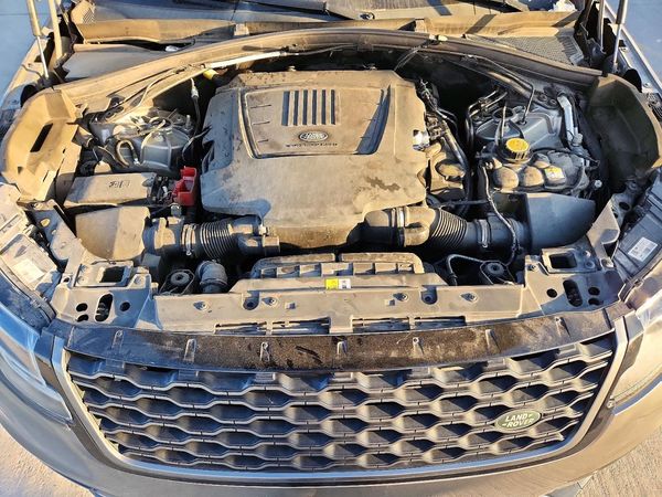 2018 LAND ROVER RANGEROVER R-Dynamic SE — Engine bay