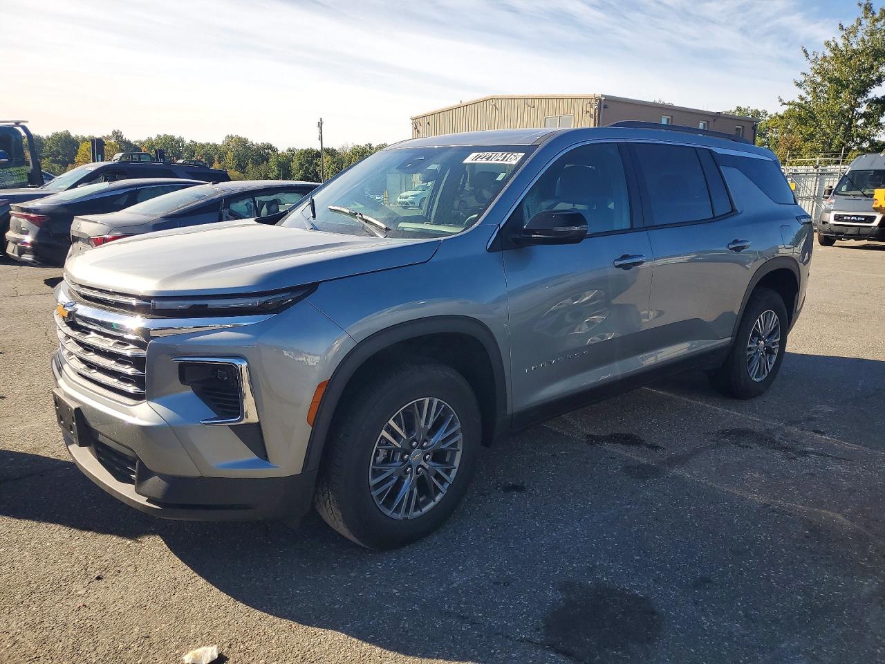 2026 CHEVROLET TRAVERSE LT — Front 3/4