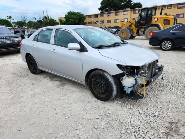2013 TOYOTA COROLLA — Passenger 3/4