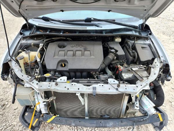 2013 TOYOTA COROLLA — Engine bay