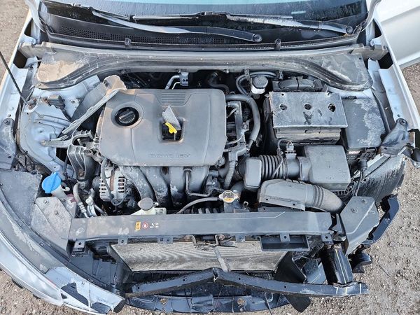 2020 HYUNDAI ELANTRA — Engine bay