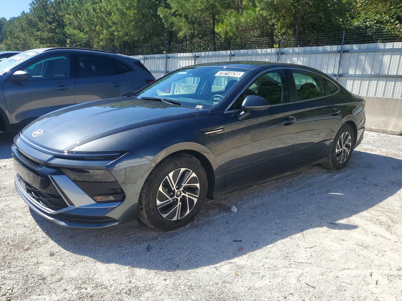2026 HYUNDAI SONATA Blue — Front 3/4