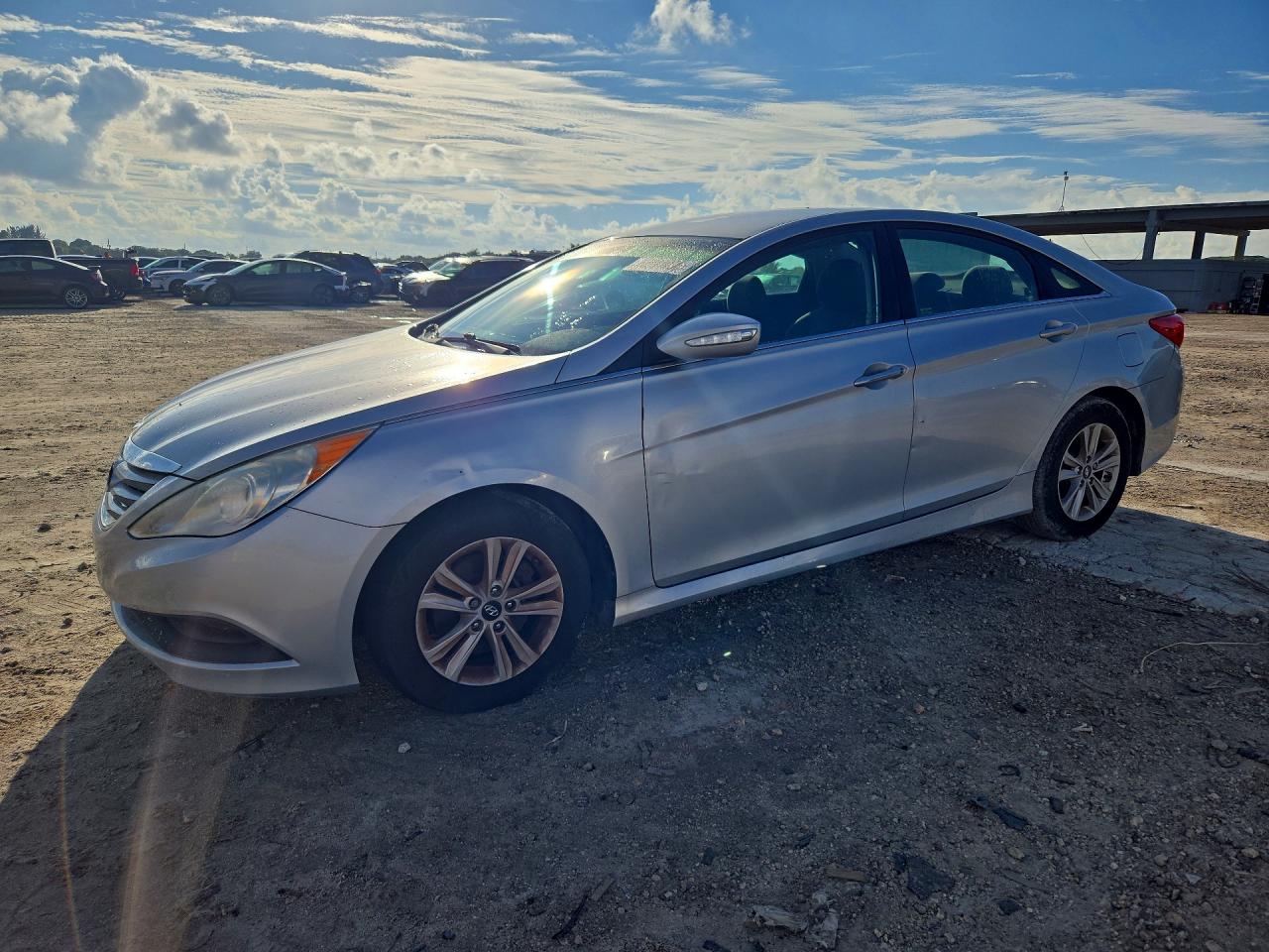 2014 HYUNDAI SONATA GLS/ GLS Popular — Front 3/4