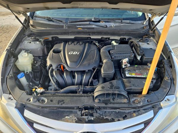2014 HYUNDAI SONATA GLS/ GLS Popular — Engine bay