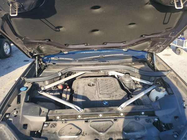 2020 BMW X5 xDrive40i — Engine bay