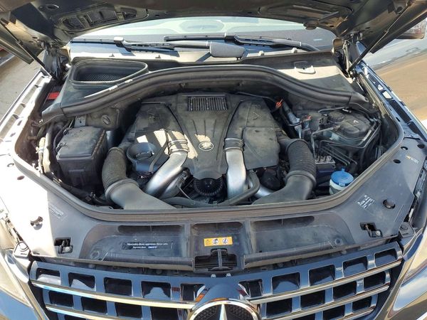 2014 MERCEDES-BENZ ML ML550 4-MATIC — Engine bay