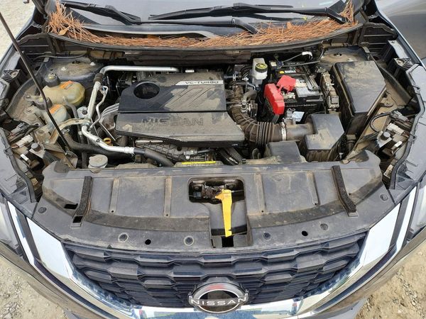 2023 NISSAN ROGUE SV — Engine bay