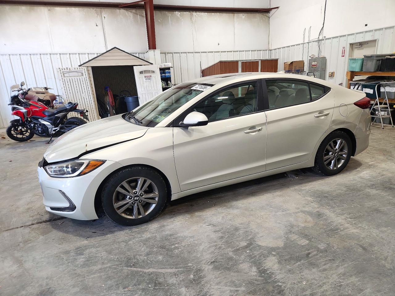 2017 HYUNDAI ELANTRA — Front 3/4