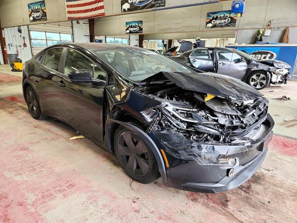 2025 TOYOTA PRIUS — Passenger 3/4