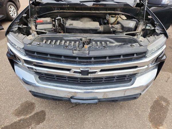 2019 CHEVROLET SILVERADO LT — Engine bay