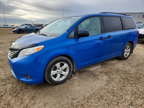 2015 TOYOTA SIENNA — DSFA — Front 3/4