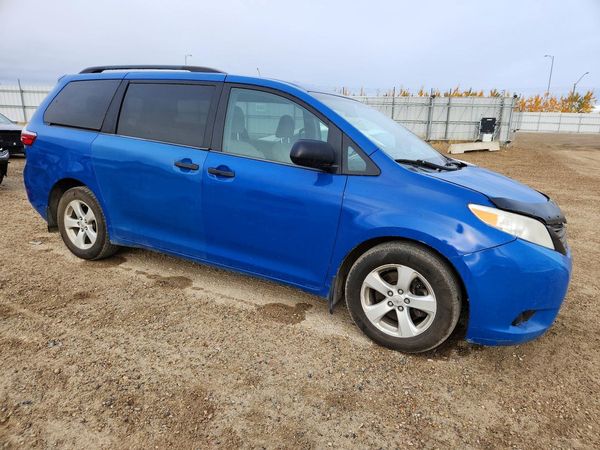 2015 TOYOTA SIENNA — Passenger 3/4