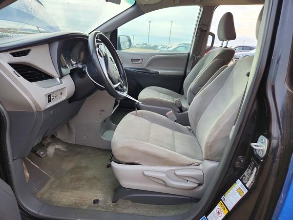 2015 TOYOTA SIENNA — DENT
