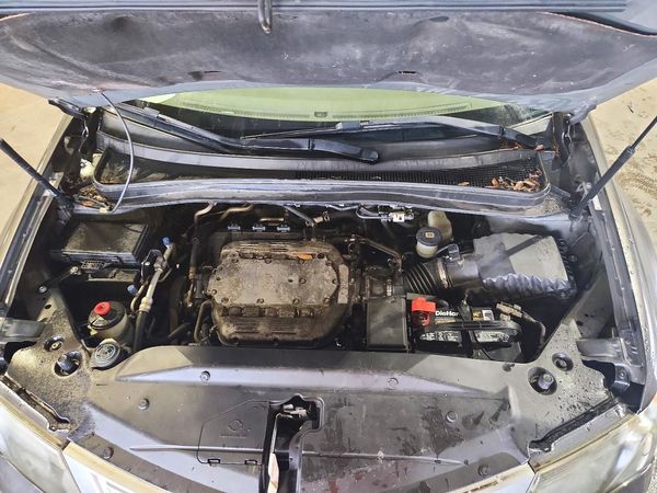 2012 ACURA MDX Tech — Engine bay