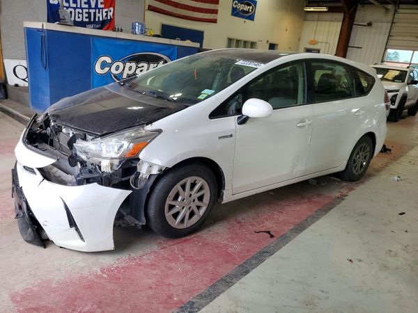 2016 TOYOTA PRIUS — Front 3/4