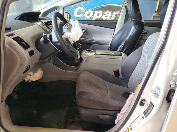 2016 TOYOTA PRIUS — DENT