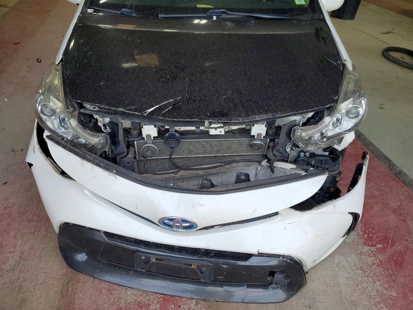2016 TOYOTA PRIUS — Engine bay