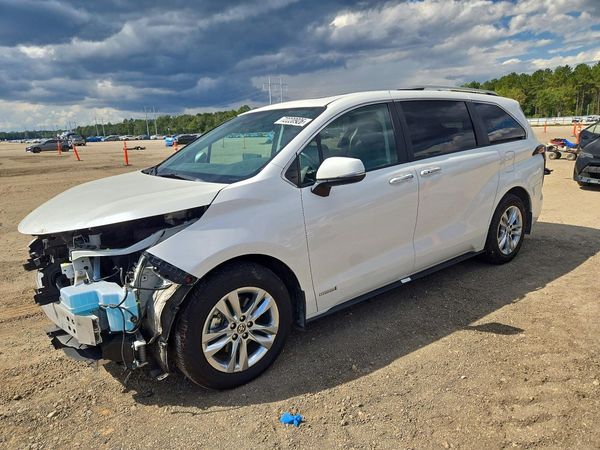 2021 TOYOTA SIENNA Limited — Front 3/4
