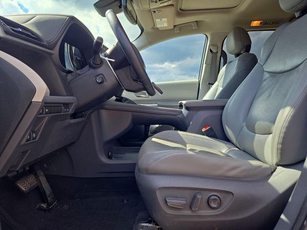 2021 TOYOTA SIENNA Limited — DENT